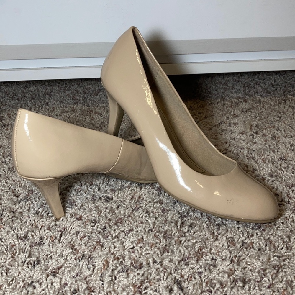 COMFY nude heels